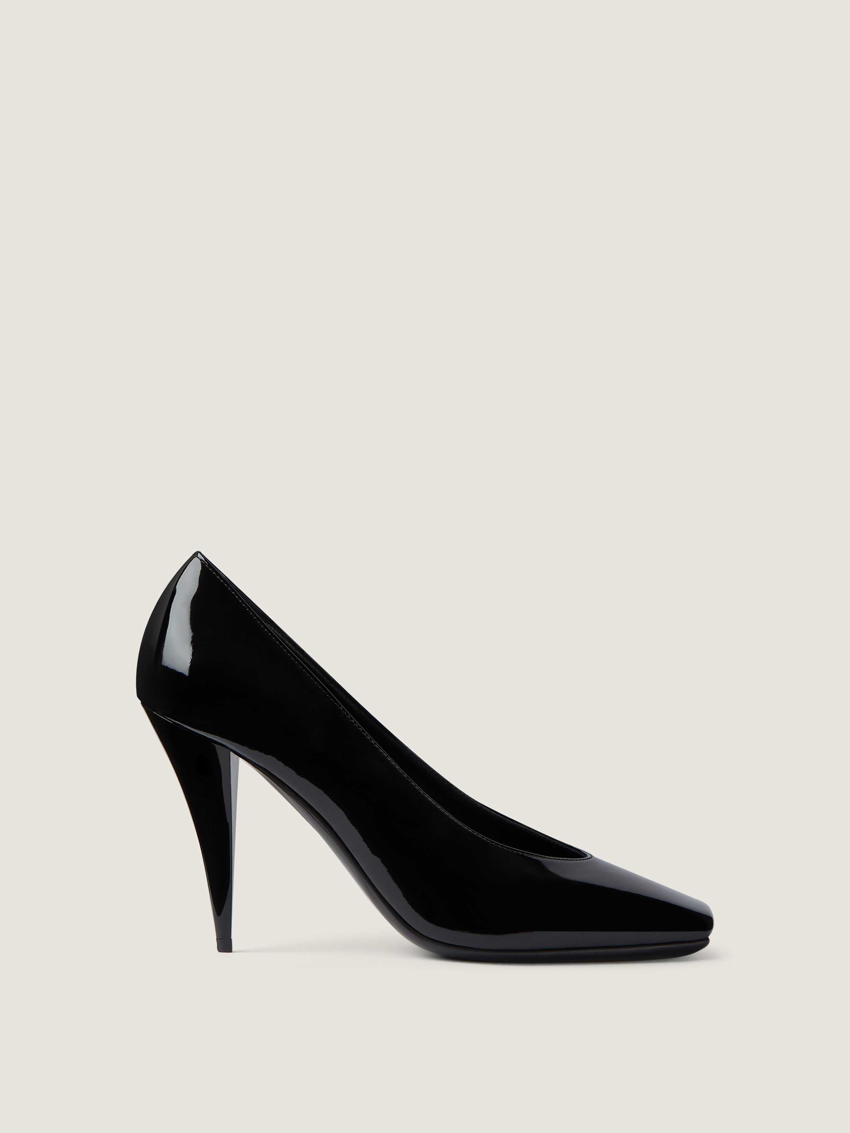 Sliced Square pumps in patent leather